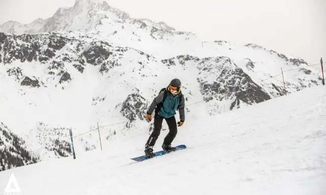 Ile kalorii spala snowboard? Poznaj liczby i zmaksymalizuj efekty!