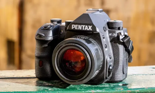 Pentax K-r w 2026: Czy ta lustrzanka ma jeszcze sens? Poradnik.