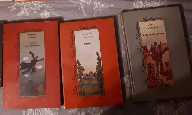 Książki z serii "Lista Honorowa Hansa Christiana", w tym "Gruby" Aleksander Minkowski, "Sposób na Alcybiadesa" i "Nigdy cię nie opuszczę".