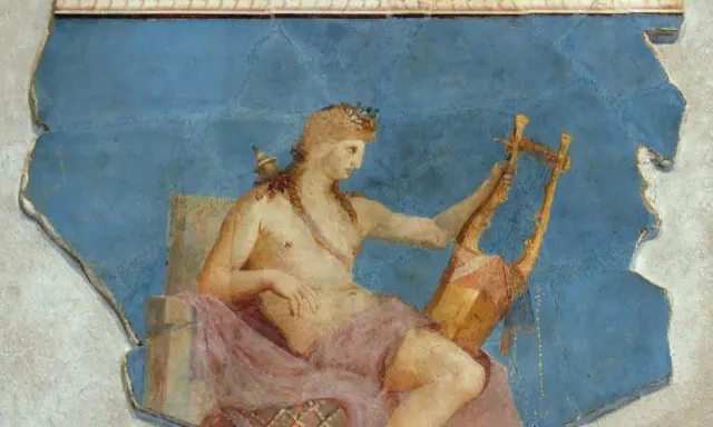 Apollon, griechischer Gott des Lichts, sitzt mit einer Lyra auf blauem Grund.