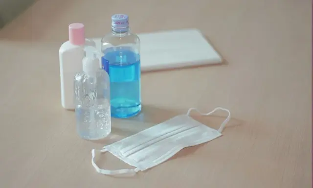 Dezynfekcja DIY: zrób własny płyn z alkoholem 70% lub wodą utlenioną