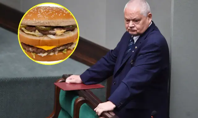 Polityk w garniturze pochyla się nad mównicą, obok widoczny Big Mac. Zastanawia się nad big mac cena?
