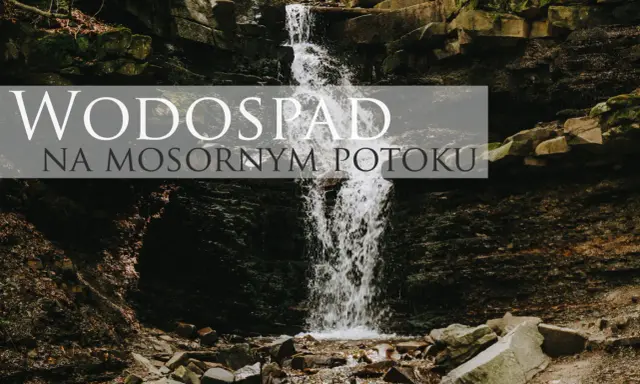 Wodospad na Mosornym Potoku, kaskada wody spływająca po skalistym zboczu w otoczeniu zieleni.
