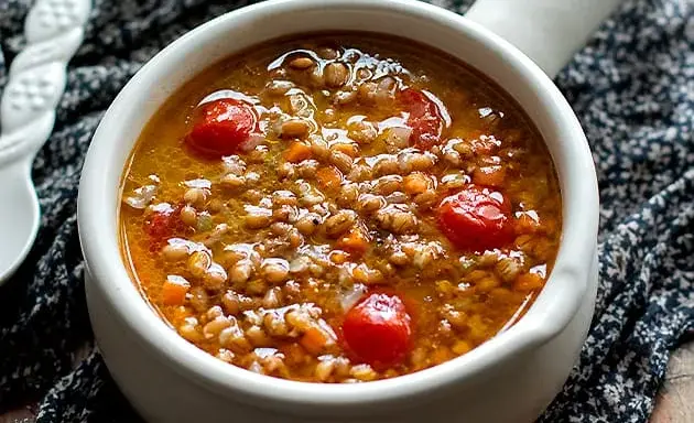 Minestra di Farro: Ricetta Classica e Varianti Salutari