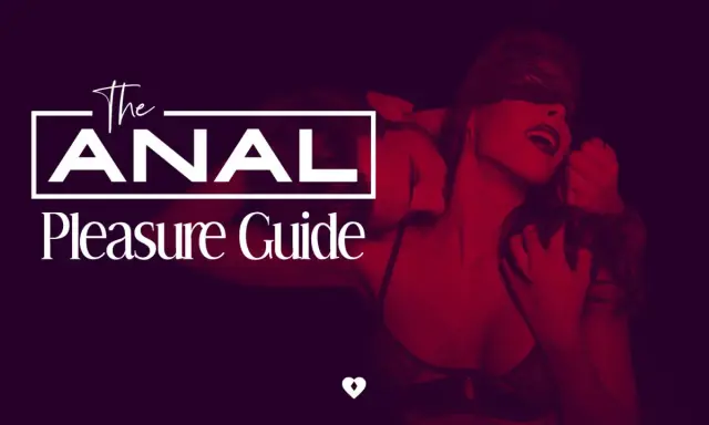Kobieta w koronkowej opasce na oczy, zmysłowo wyginająca się. Tytuł "The ANAL Pleasure Guide" sugeruje eksplorację przyjemności, w tym masaż odbytu.