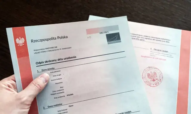 Odpis aktu urodzenia z USC. Tu znajdziesz dane, które pomogą Ci sprawdzić datę chrztu.