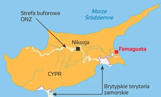 Mapa Cypru z zaznaczoną strefą buforową ONZ, Nikozją i Famagustą. Pokazuje podział wyspy na część grecką i turecką.