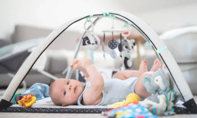 Mata sensoryczna: Jak wybrać najlepszą dla rozwoju malucha?