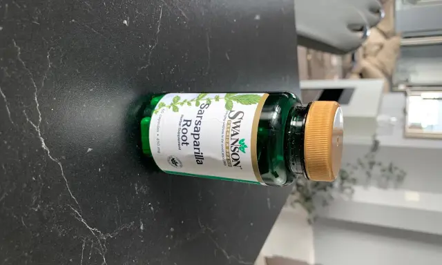 Sarsaparilla: Skutki uboczne i interakcje. Czy na pewno wiesz wszystko?