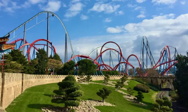 Horarios parques atracciones 2026: Tu guía para evitar colas