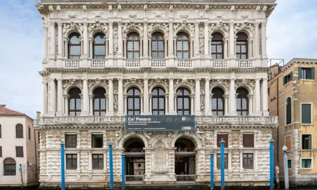Façade ornée de Ca' Pesaro, un palais vénitien sur le Grand Canal, abritant la Galerie Internationale d'Art Moderne.