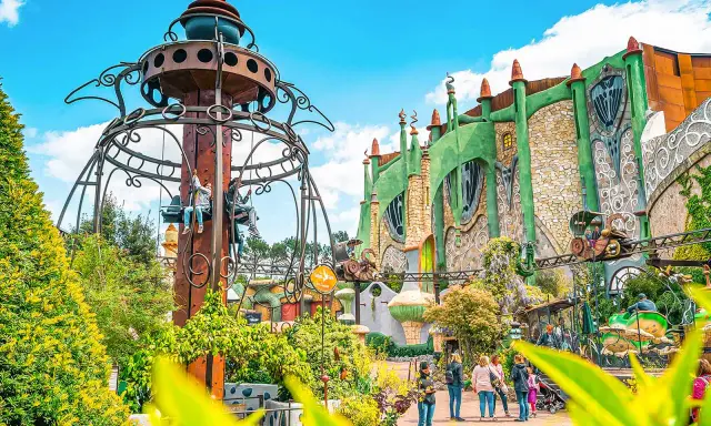 Phantasialand Attraktionszeiten: Öffnungszeiten & Tipps für Ihren Besuch