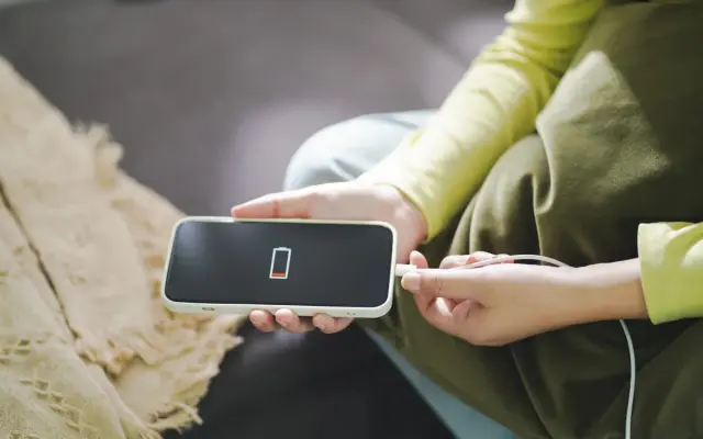 Twój iPhone rozładowuje się szybko? Przedłuż życie baterii!