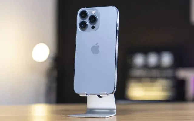 iPhone 13 Pro: 6.1 cala ekranu czy to kompromis doskonały?