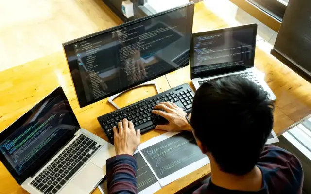 Laptop jako monitor: Poradnik krok po kroku. Bez opóźnień!
