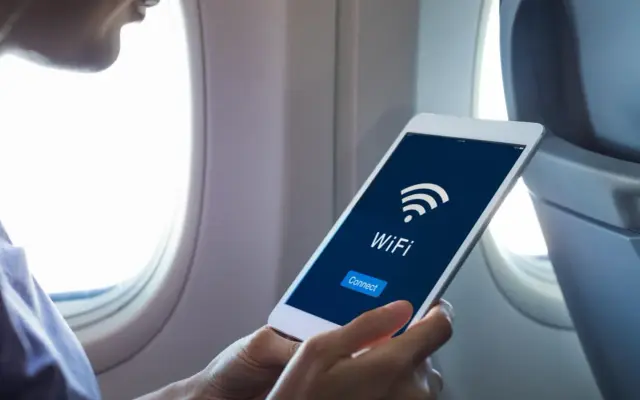 Wi-Fi w Ryanair: Jest czy nie? Jak mądrze latać bez internetu