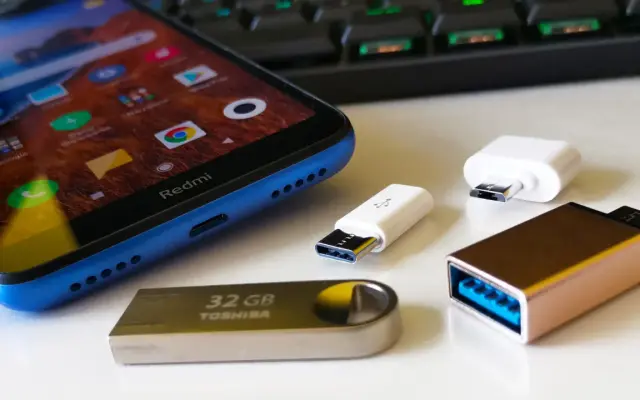 Podłącz pendrive do iPhone'a (Lightning/USB-C): Pełny poradnik