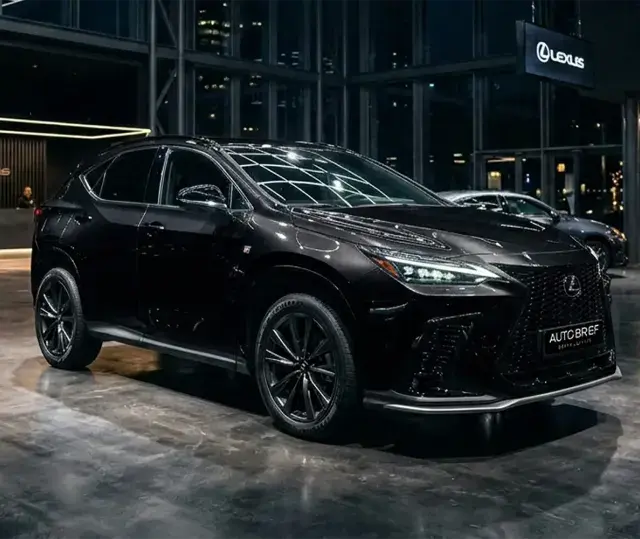 Elegancki, czarny Lexus NX350h lśni w nowoczesnym salonie.