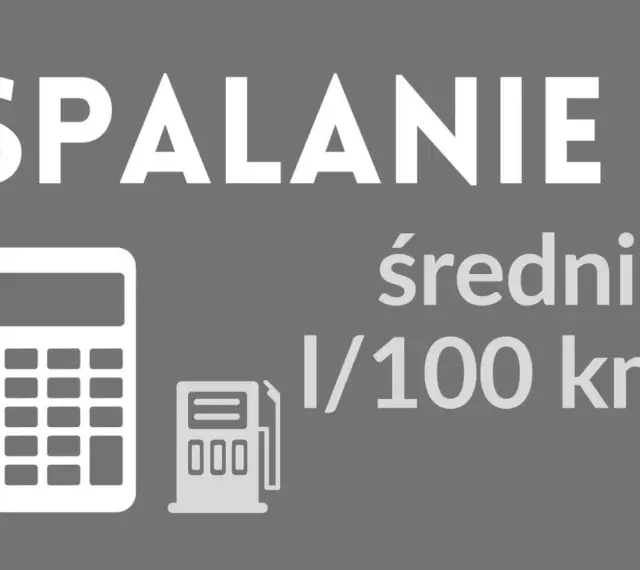 Biały kalkulator i dystrybutor paliwa na szarym tle, z napisem "SPALANIE średnie l/100 km".