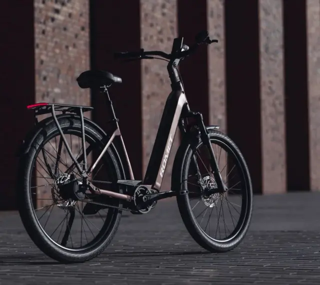 Elegancki rower elektryczny ROMET, idealny wybór, jeśli szukasz jaki rower elektryczny do 5000. Stylowy design i praktyczne rozwiązania.