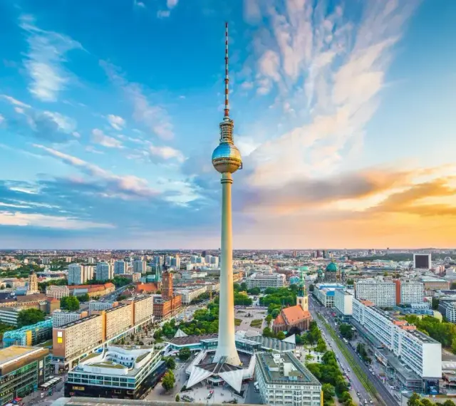 Wieża telewizyjna w Berlinie, idealne miejsce na podziwianie panoramy miasta. Bilety warto kupić online!