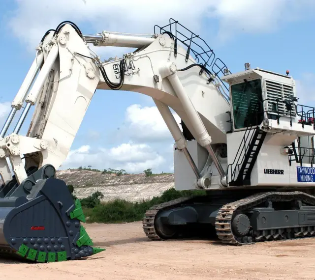 Potężna koparka jednonaczyniowa klasy 1 Liebherr z wielkim, zielonym chwytakiem, gotowa do pracy w kopalni.