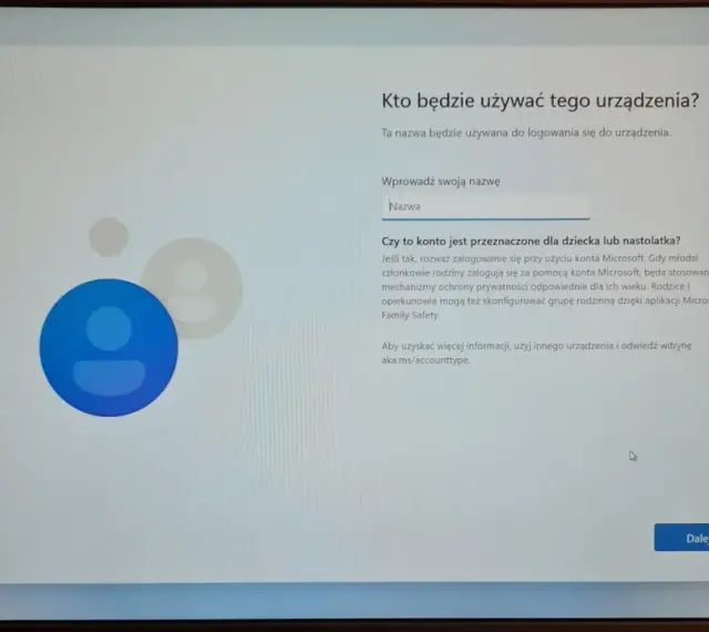 Instalacja Windows 11 bez internetu: ekran wyboru użytkownika. Wpisz nazwę, aby utworzyć konto lokalne.