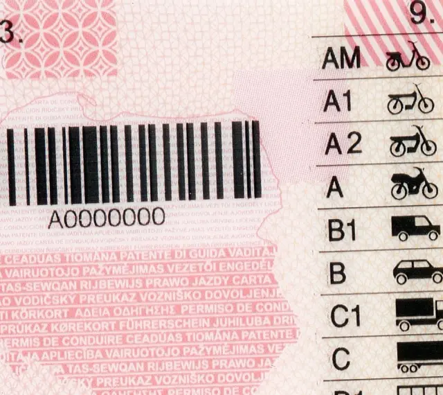 Numer prawa jazdy z kodem kreskowym i kategoriami pojazdów: AM, A1, A2, A, B1, B, C1, C.