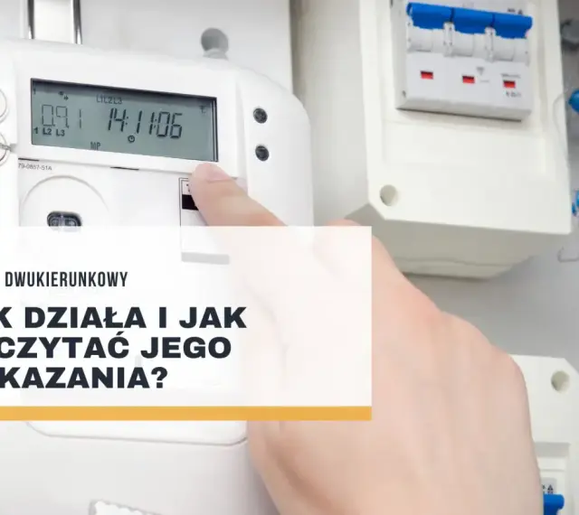 Dłoń wskazuje na licznik dwukierunkowy, pokazując jak odczytać jego wskazania.