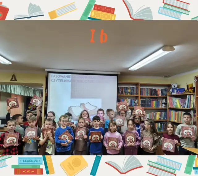 Uczniowie klasy Ib z dumą prezentują książki podczas pasowania na czytelników biblioteki szkolnej. Tematy lekcji bibliotecznych w szkole średniej inspirują do odkrywania nowych światów.