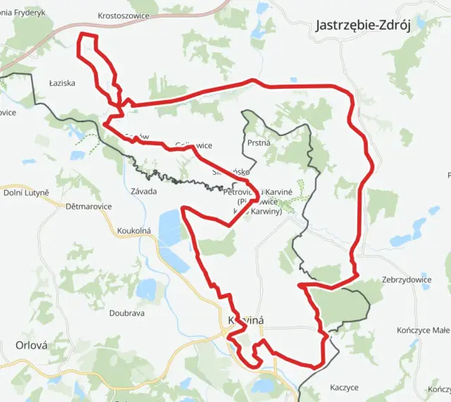 Mapa z zaznaczonym czerwonym szlakiem rowerowym, biegnącym przez tereny z nazwami miejscowości jak Łaziska, Petrovice, Karviná i Jastrzębie-Zdrój.