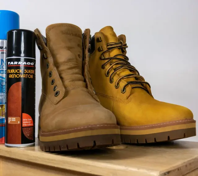 Dwa buty Timberland i dwa preparaty Tarrago: Nano Protect i Nubuck Suede Renovator. Idealne do pytania: czym wyczyścić zamszowe buty.