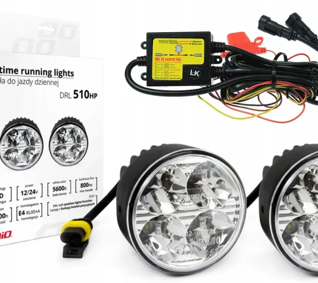 Zestaw świateł do jazdy dziennej AMiO DRL 510HP z modułem sterującym. Jasne światła LED poprawią widoczność i bezpieczeństwo.