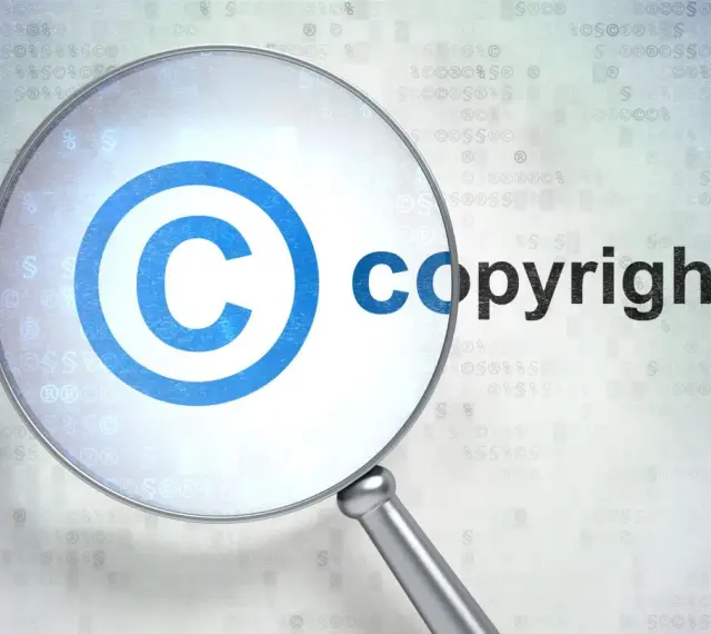 Lupe über dem copyright zeichen und dem Wort "copyright".