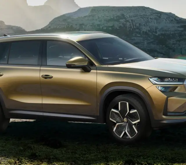 Złoty Skoda Kodiaq na tle górskich krajobrazów. Sprawdź aktualną Skoda Kodiaq cenę i odkryj przygodę!