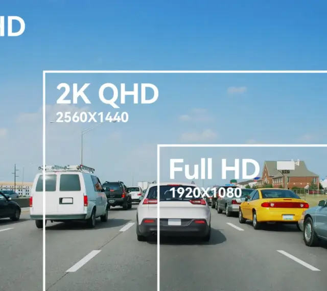 Autostrada z samochodami, z nałożonymi ramkami i napisami: 4K UHD, 2K QHD, Full HD.