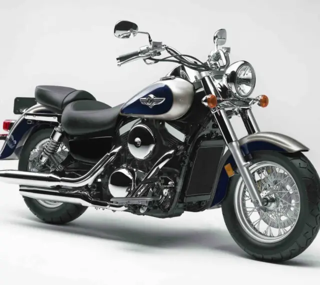 Błyszczący Kawasaki Vulcan 1500, klasyczny cruiser. Choć piękny, warto znać jego potencjalne wady przed zakupem.