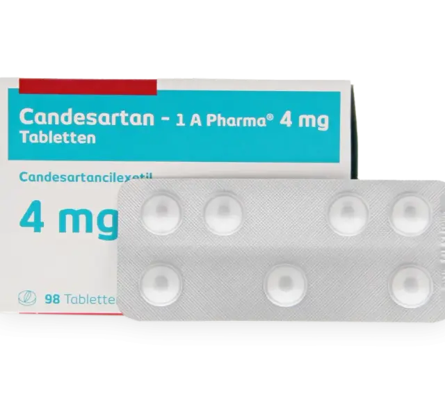 Opakowanie leku Candesartan 4 mg, zawierające 98 tabletek w blistrze. Stosowany w leczeniu nadciśnienia.