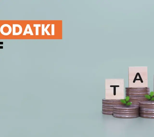 Podatki i ETF. Monety tworzą stosy, na których umieszczono litery tworzące słowo TAX.