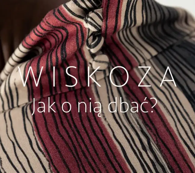 Wiskoza: co to za materiał i jak o niego dbać? Zbliżenie na tkaninę w paski.