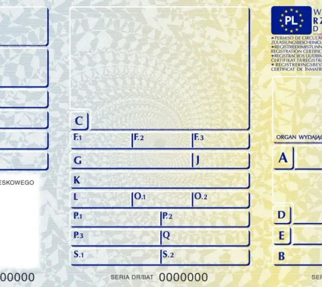 Dowód rejestracyjny z polskimi oznaczeniami, zawierający dane pojazdu, jego przeznaczenie i rok produkcji.