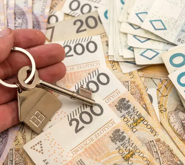 Klucz do domu na stosie banknotów 200 zł. Poznaj sekrety negocjacji z bankiem, jak obniżyć marżę kredytu hipotecznego w marcu 2026.