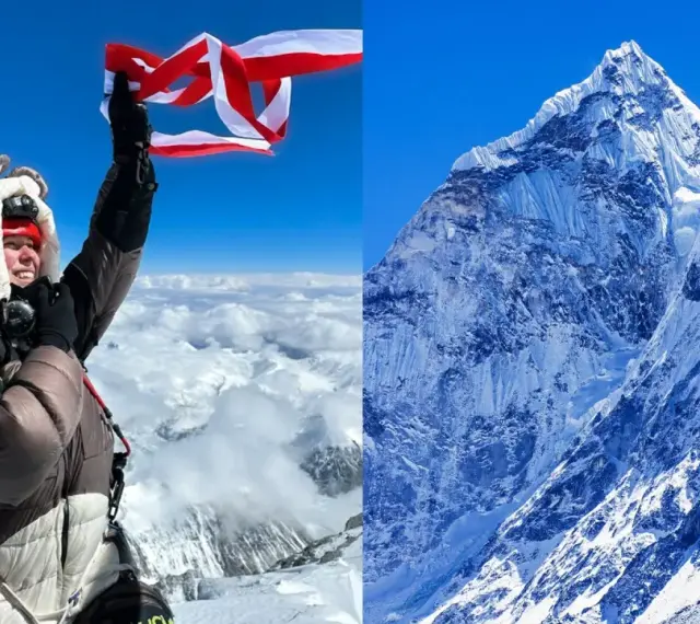 Młoda osoba z flagą na szczycie Mount Everest, najmłodsza osoba na Mount Everest, triumfuje nad chmurami.