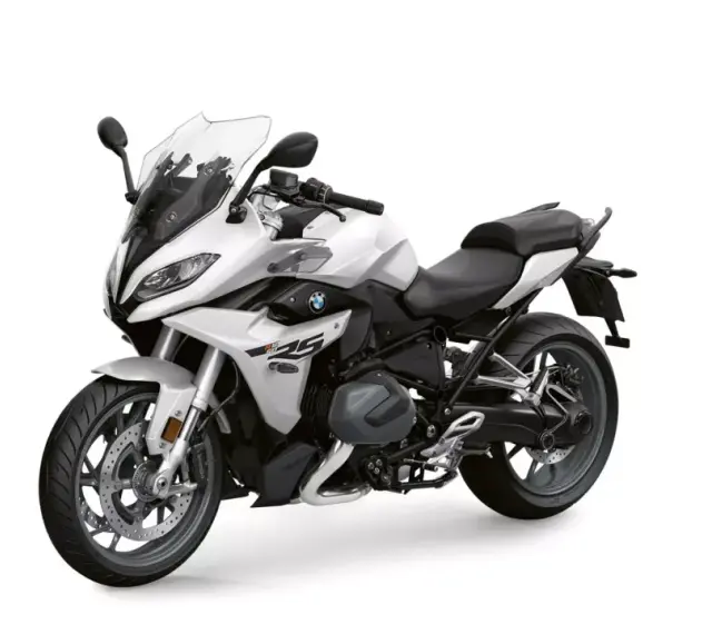 Biały motocykl sportowo-turystyczny BMW R 1250 RS z czarnym siedzeniem i przyciemnianą szybą.