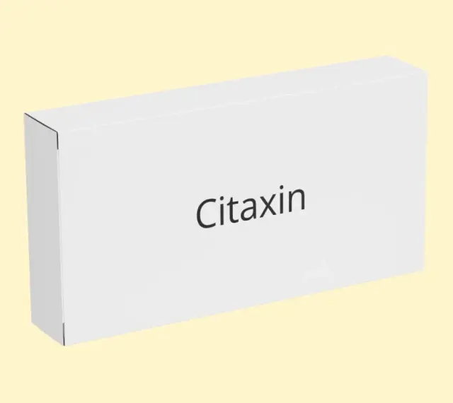 Białe pudełko z napisem "Citaxin" na jasnym, żółtym tle.