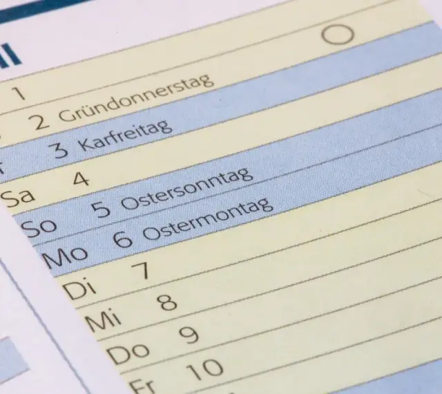 Kalenderblatt April mit Feiertagen wie Karfreitag, Ostersonntag und Ostermontag.