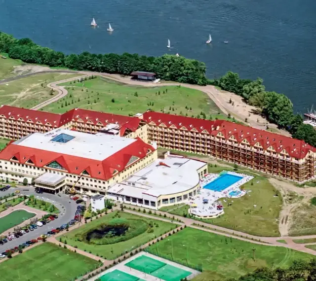 Hotel Gołębiowski w Mikołajkach z basenem i widokiem na jezioro. Sprawdź aktualny mikolajki golebiewski cennik.