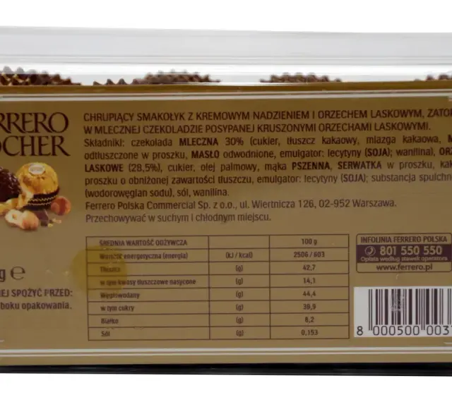 Opakowanie Ferrero Rocher z informacją o wartościach odżywczych. 100g zawiera 2506/603 kcal.