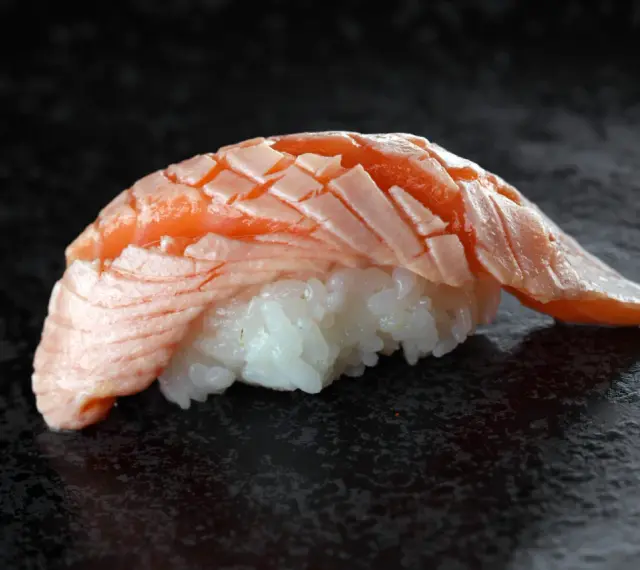 Sushi: Co to jest? Od mitu surowej ryby po smaki Japonii