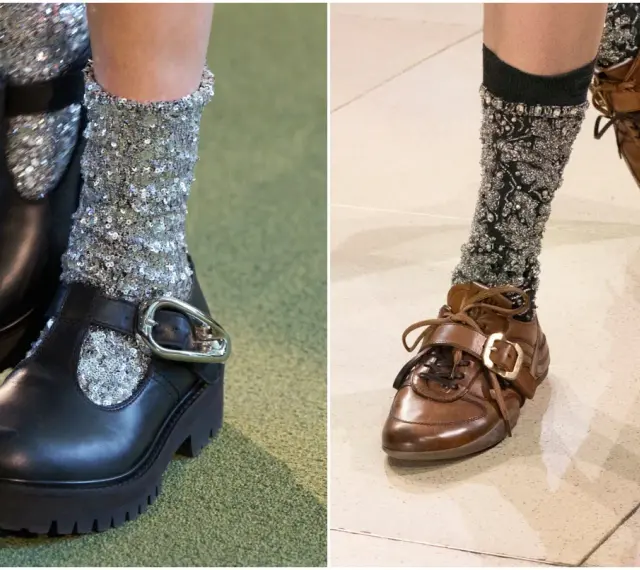 Czarne i brązowe modne buty na jesień z błyszczącymi skarpetkami. Eleganckie i stylowe, idealne na chłodniejsze dni.